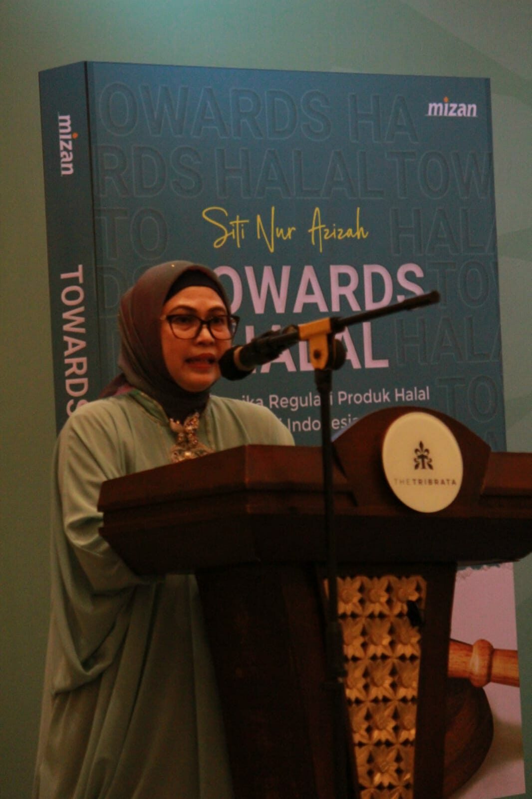 Buku Towards Halal Karya Siti Nur Azizah: Ekonomi Syariah Harus Untungkan Rakyat